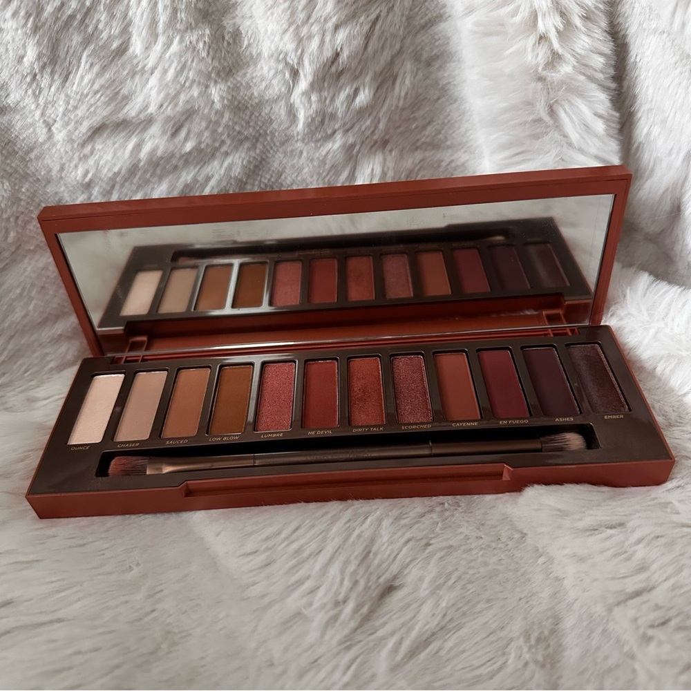 Urban Decay Naked Heat Eyeshadow Palette